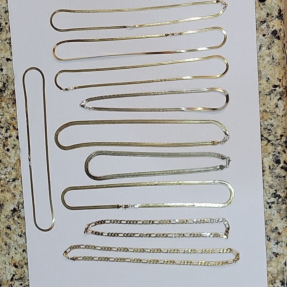 Lot of 30 COSTUME necklaces